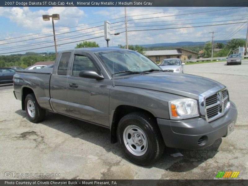 Front 3/4 View of 2007 Dakota ST Club Cab 4x4