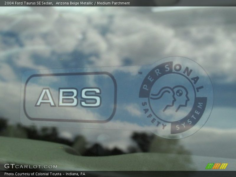 Arizona Beige Metallic / Medium Parchment 2004 Ford Taurus SE Sedan