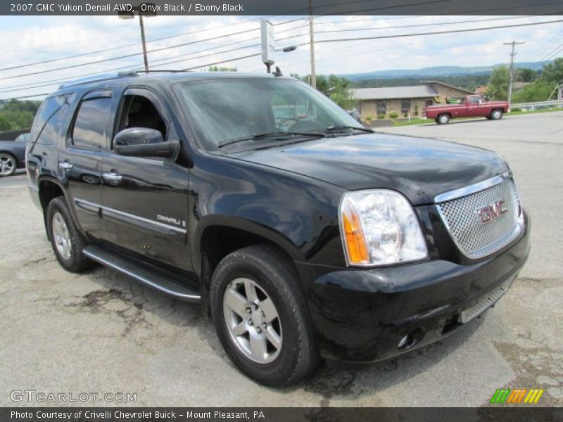 Front 3/4 View of 2007 Yukon Denali AWD