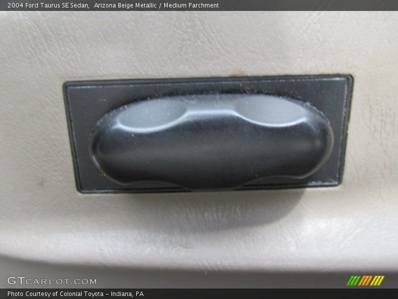 Arizona Beige Metallic / Medium Parchment 2004 Ford Taurus SE Sedan