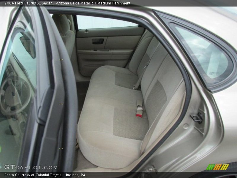 Arizona Beige Metallic / Medium Parchment 2004 Ford Taurus SE Sedan