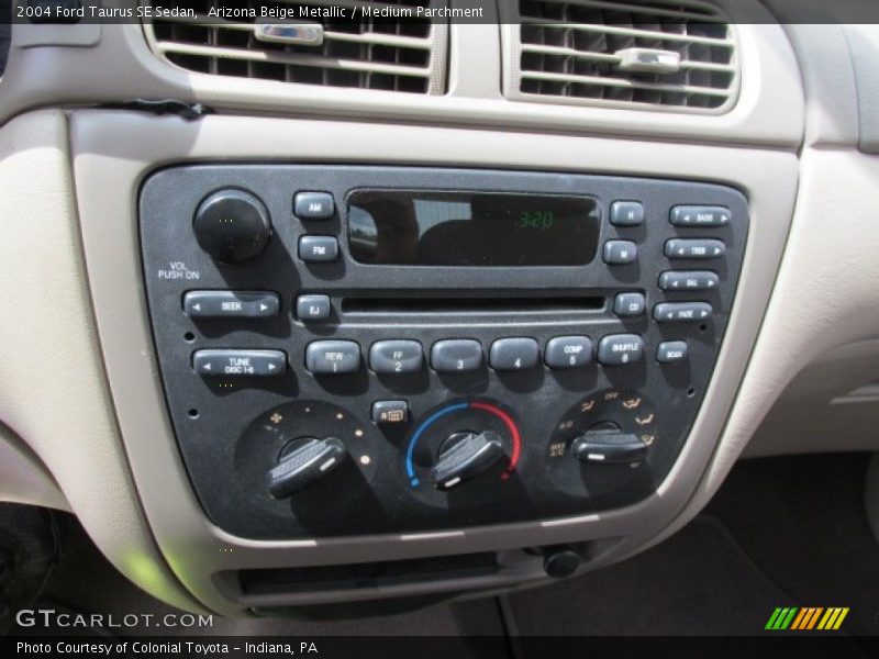 Arizona Beige Metallic / Medium Parchment 2004 Ford Taurus SE Sedan