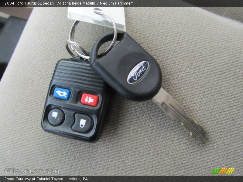 Arizona Beige Metallic / Medium Parchment 2004 Ford Taurus SE Sedan