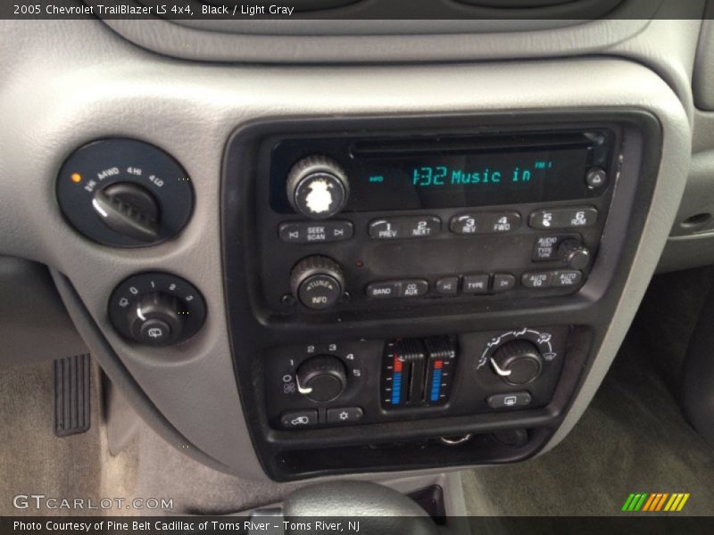 Black / Light Gray 2005 Chevrolet TrailBlazer LS 4x4