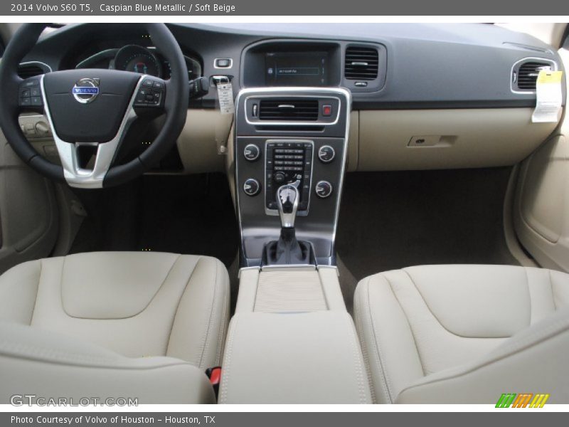Dashboard of 2014 S60 T5