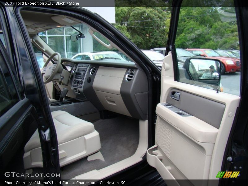 Black / Stone 2007 Ford Expedition XLT