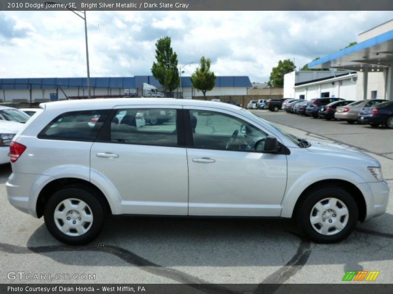 Bright Silver Metallic / Dark Slate Gray 2010 Dodge Journey SE