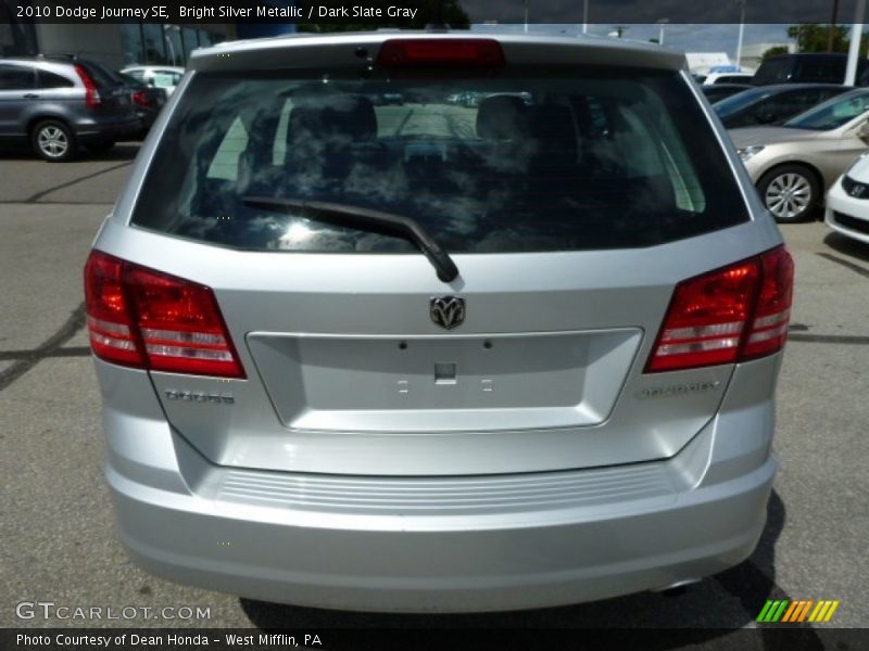 Bright Silver Metallic / Dark Slate Gray 2010 Dodge Journey SE