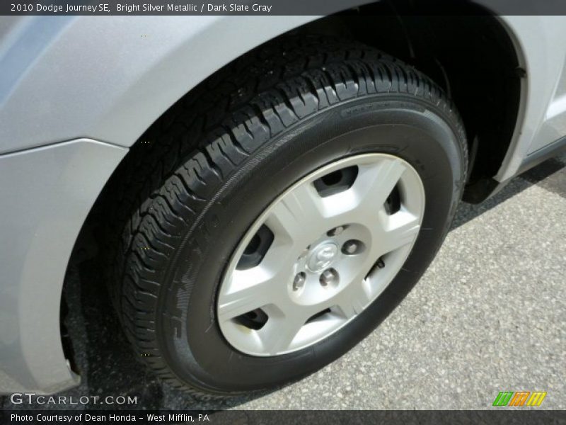 Bright Silver Metallic / Dark Slate Gray 2010 Dodge Journey SE