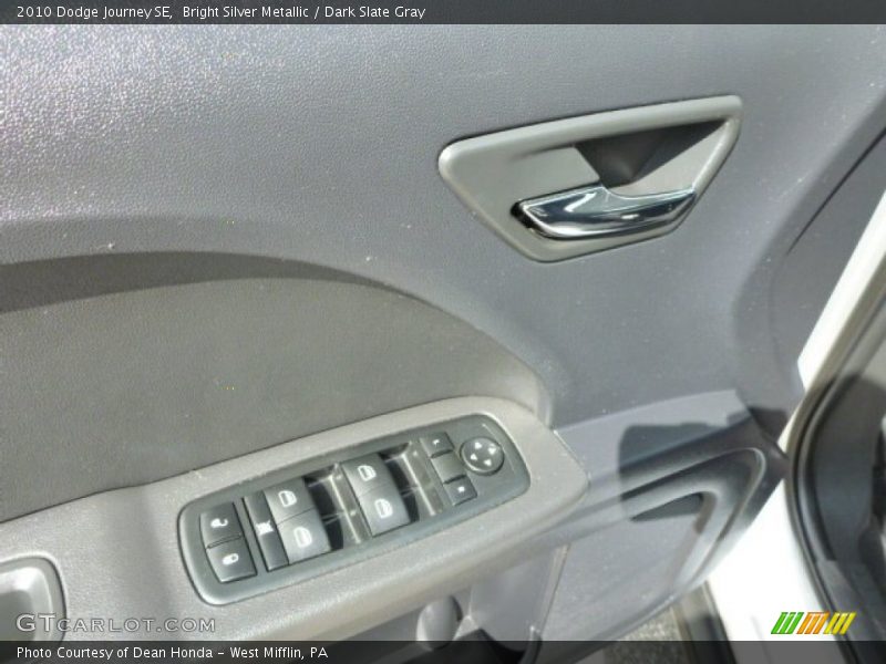 Bright Silver Metallic / Dark Slate Gray 2010 Dodge Journey SE