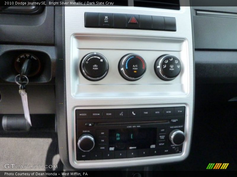 Bright Silver Metallic / Dark Slate Gray 2010 Dodge Journey SE