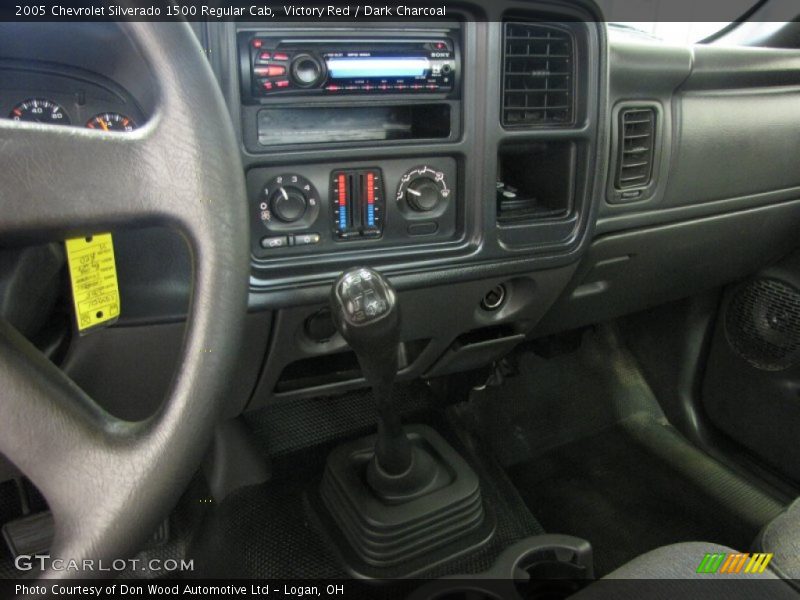 Victory Red / Dark Charcoal 2005 Chevrolet Silverado 1500 Regular Cab