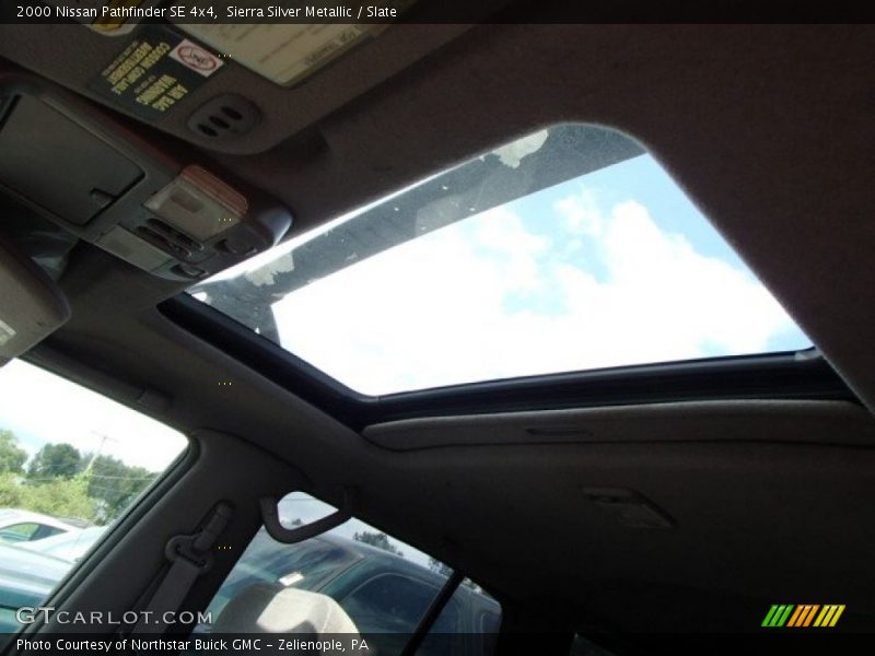 Sierra Silver Metallic / Slate 2000 Nissan Pathfinder SE 4x4