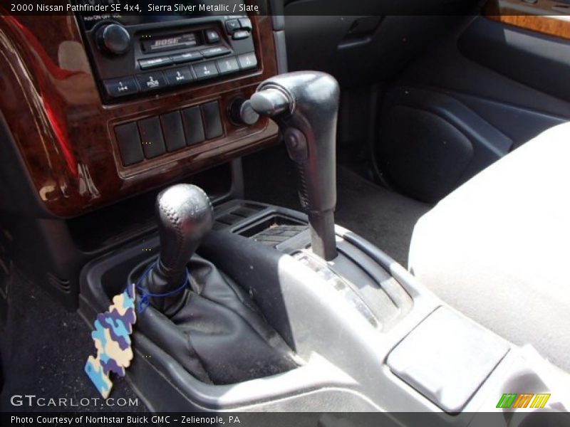 Sierra Silver Metallic / Slate 2000 Nissan Pathfinder SE 4x4