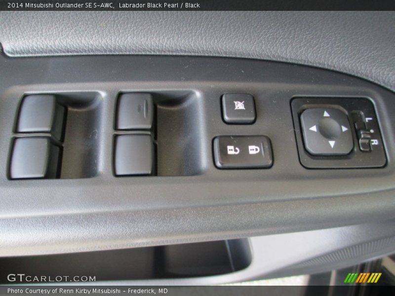Labrador Black Pearl / Black 2014 Mitsubishi Outlander SE S-AWC