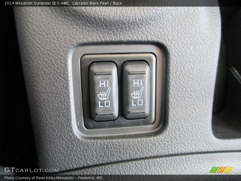 Labrador Black Pearl / Black 2014 Mitsubishi Outlander SE S-AWC