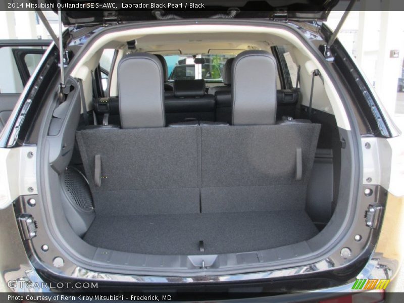 Labrador Black Pearl / Black 2014 Mitsubishi Outlander SE S-AWC
