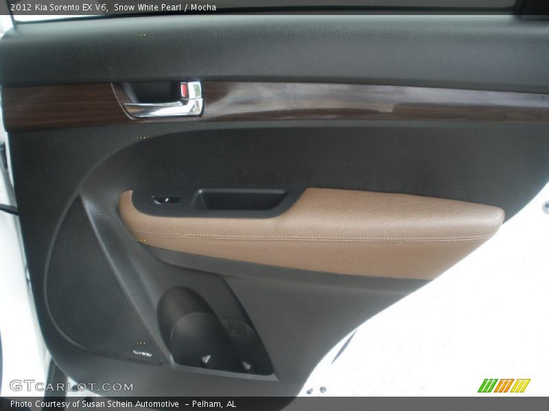 Snow White Pearl / Mocha 2012 Kia Sorento EX V6