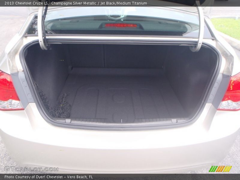 Champagne Silver Metallic / Jet Black/Medium Titanium 2013 Chevrolet Cruze LS