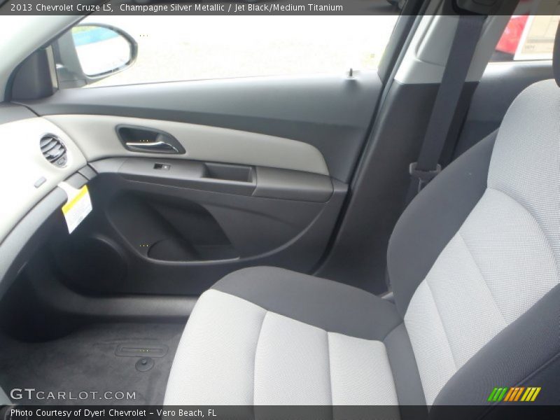 Champagne Silver Metallic / Jet Black/Medium Titanium 2013 Chevrolet Cruze LS