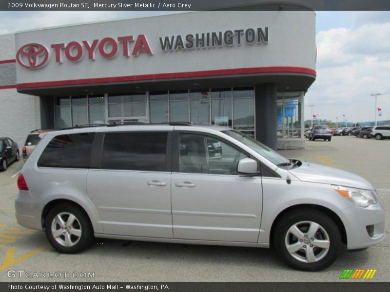 Mercury Sliver Metallic / Aero Grey 2009 Volkswagen Routan SE