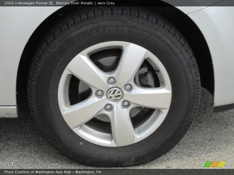 Mercury Sliver Metallic / Aero Grey 2009 Volkswagen Routan SE