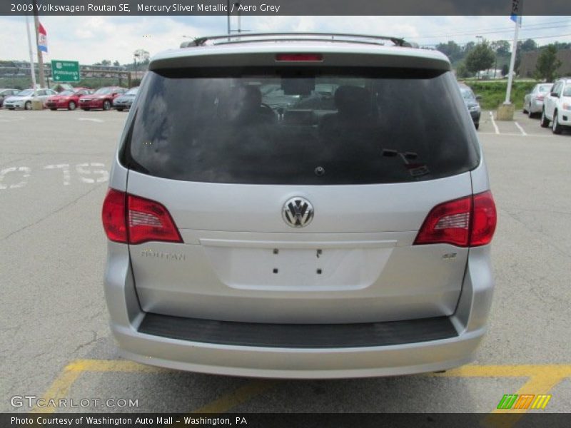 Mercury Sliver Metallic / Aero Grey 2009 Volkswagen Routan SE