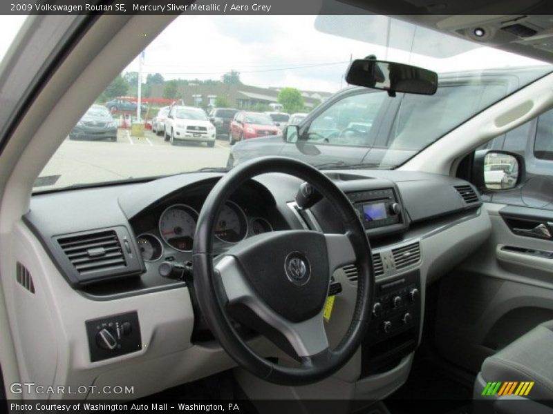 Mercury Sliver Metallic / Aero Grey 2009 Volkswagen Routan SE