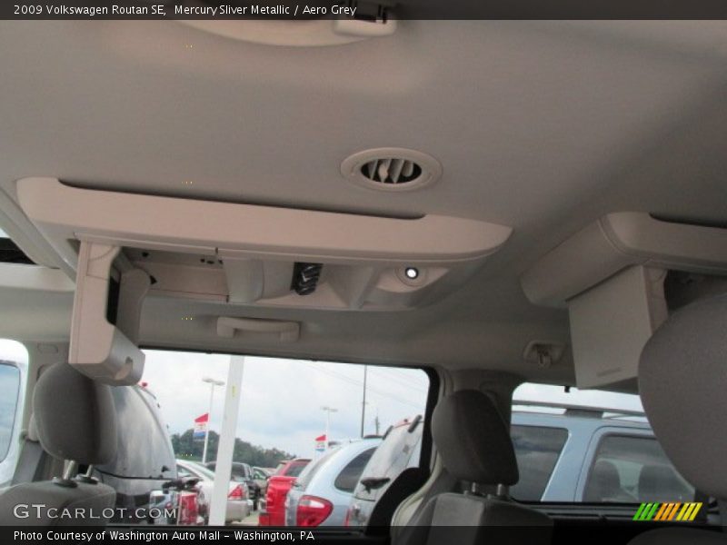 Mercury Sliver Metallic / Aero Grey 2009 Volkswagen Routan SE
