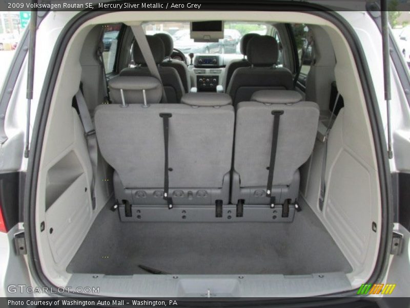 Mercury Sliver Metallic / Aero Grey 2009 Volkswagen Routan SE