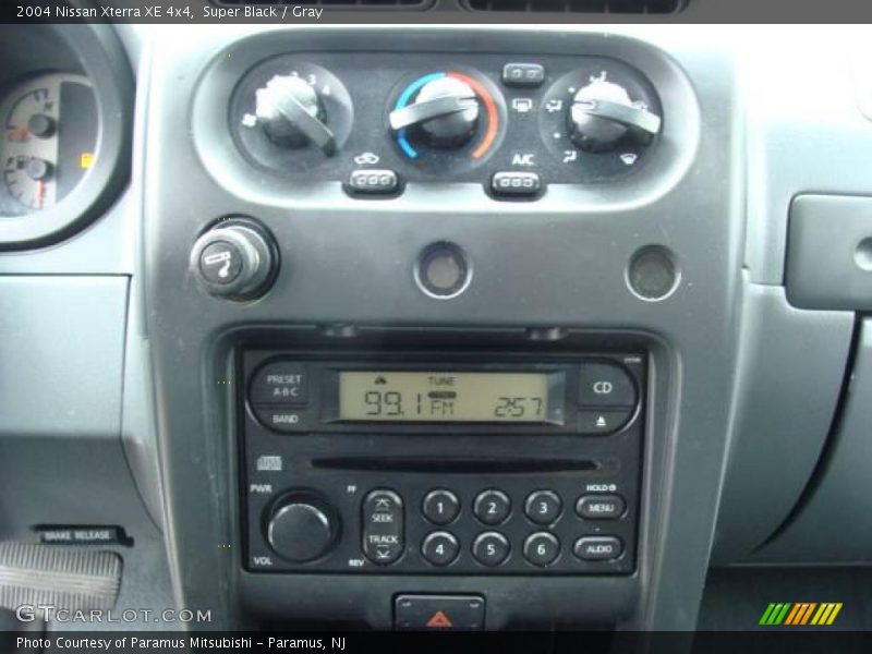 Super Black / Gray 2004 Nissan Xterra XE 4x4