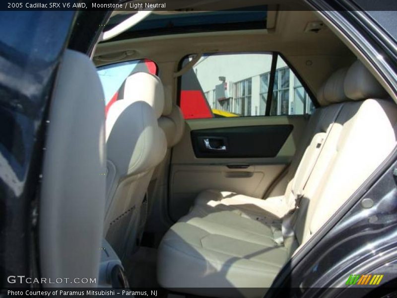 Moonstone / Light Neutral 2005 Cadillac SRX V6 AWD