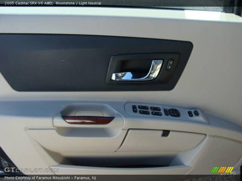 Moonstone / Light Neutral 2005 Cadillac SRX V6 AWD