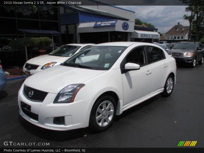 Aspen White / Charcoal 2010 Nissan Sentra 2.0 SR