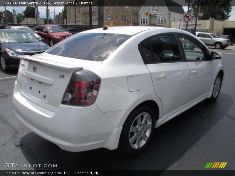 Aspen White / Charcoal 2010 Nissan Sentra 2.0 SR