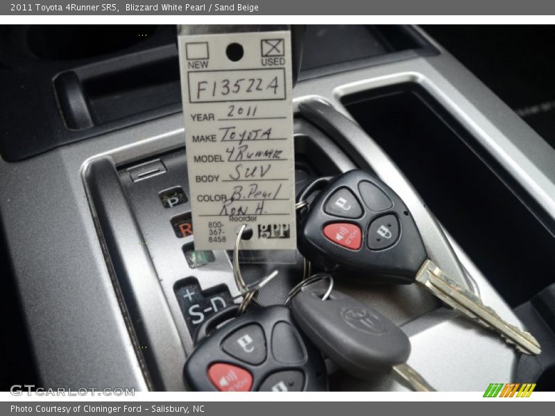 Blizzard White Pearl / Sand Beige 2011 Toyota 4Runner SR5