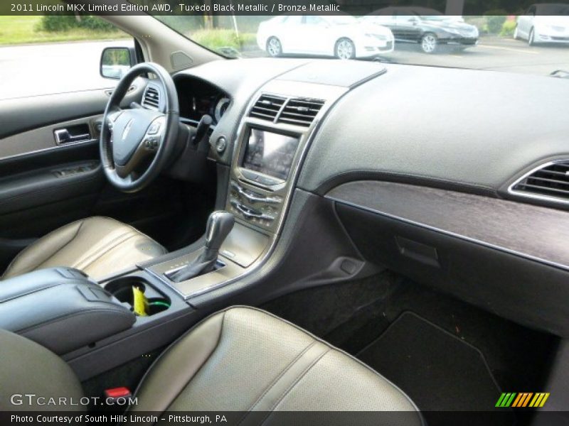 Dashboard of 2011 MKX Limited Edition AWD