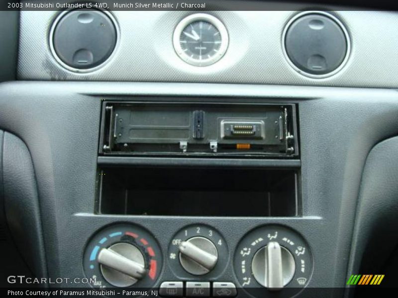Munich Silver Metallic / Charcoal 2003 Mitsubishi Outlander LS 4WD