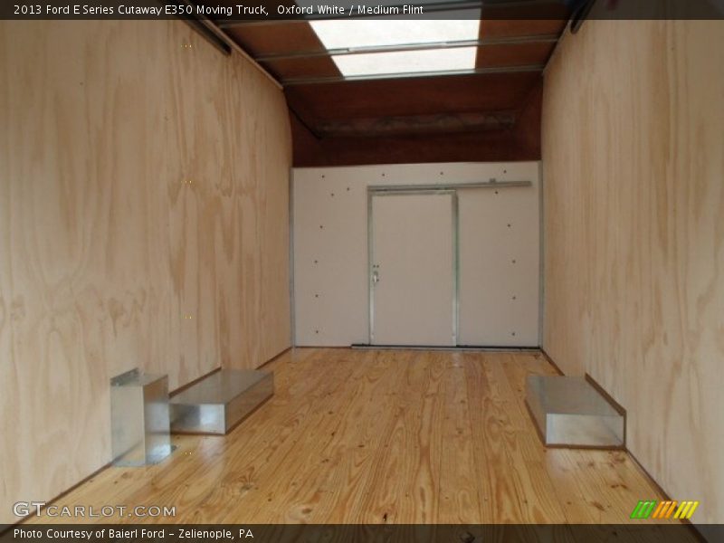 Oxford White / Medium Flint 2013 Ford E Series Cutaway E350 Moving Truck