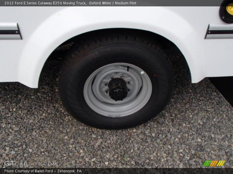 Oxford White / Medium Flint 2013 Ford E Series Cutaway E350 Moving Truck