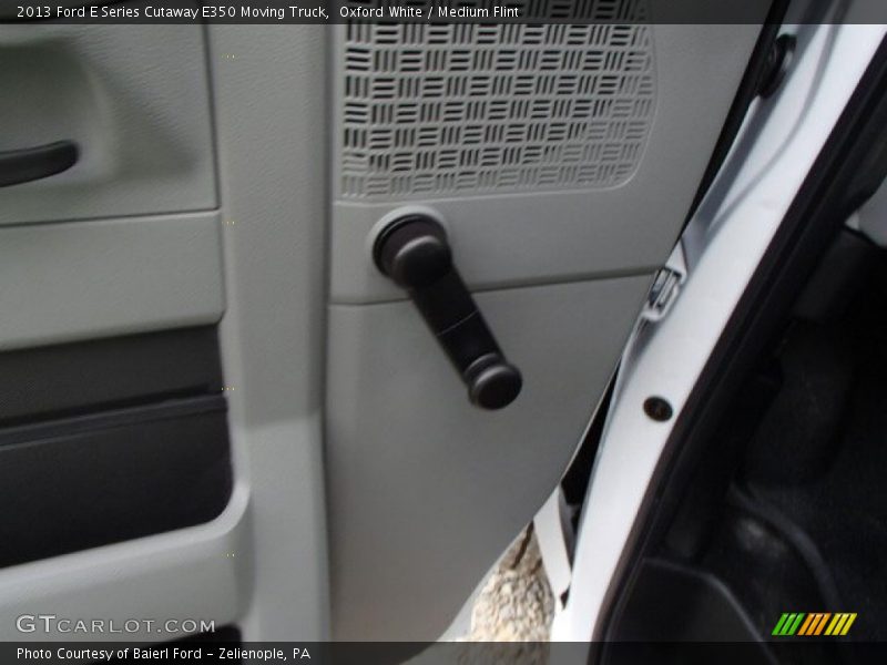 Oxford White / Medium Flint 2013 Ford E Series Cutaway E350 Moving Truck