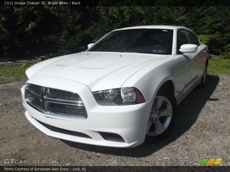 Bright White / Black 2012 Dodge Charger SE