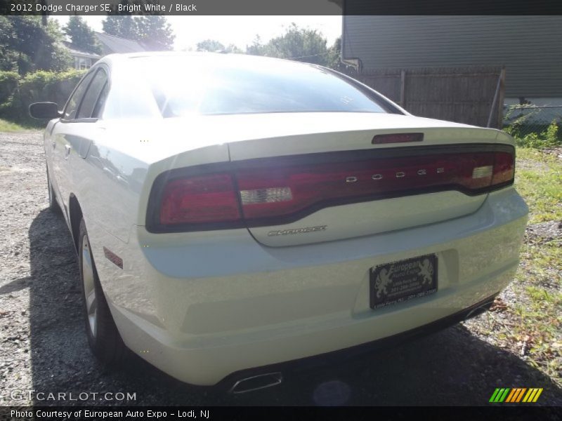 Bright White / Black 2012 Dodge Charger SE