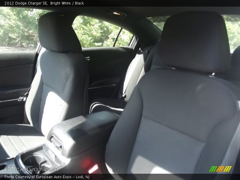 Bright White / Black 2012 Dodge Charger SE