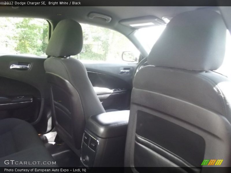 Bright White / Black 2012 Dodge Charger SE