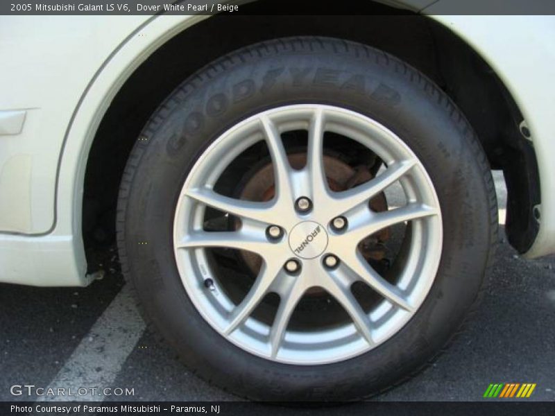 Dover White Pearl / Beige 2005 Mitsubishi Galant LS V6