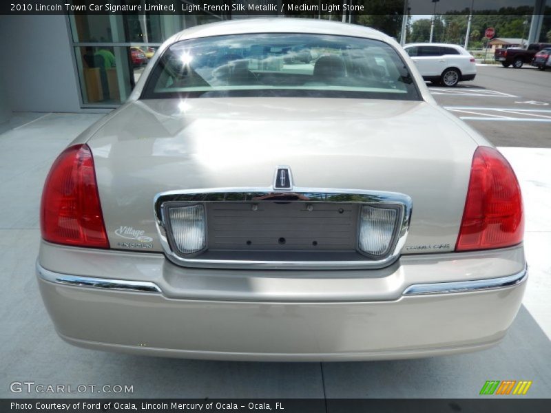 Light French Silk Metallic / Medium Light Stone 2010 Lincoln Town Car Signature Limited