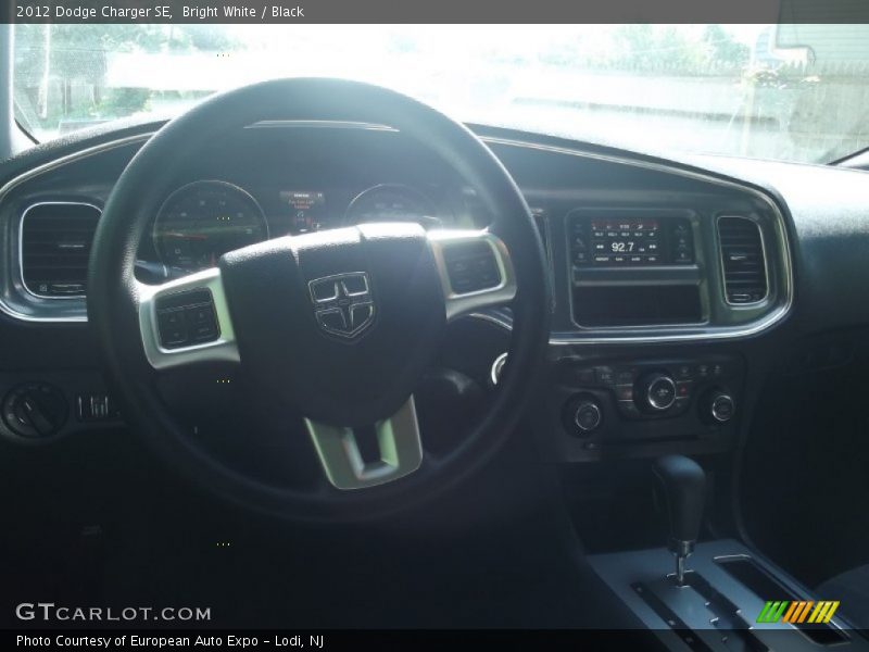 Bright White / Black 2012 Dodge Charger SE