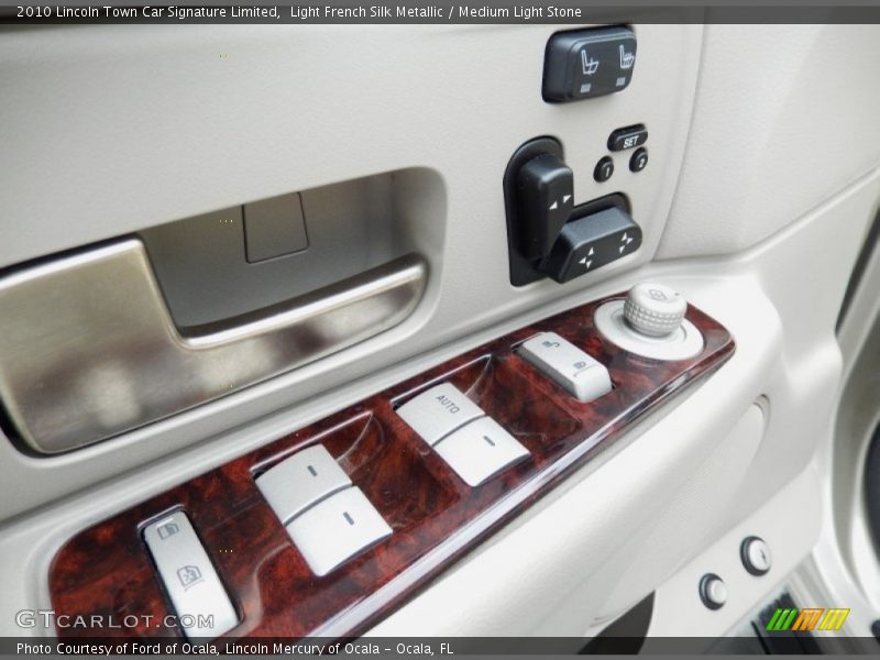 Light French Silk Metallic / Medium Light Stone 2010 Lincoln Town Car Signature Limited