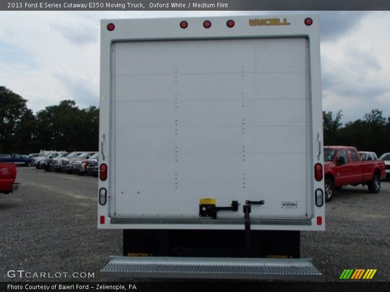 Oxford White / Medium Flint 2013 Ford E Series Cutaway E350 Moving Truck